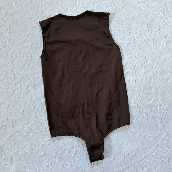 Skims Essential Thong Bodysuit - Picture 3 of 5